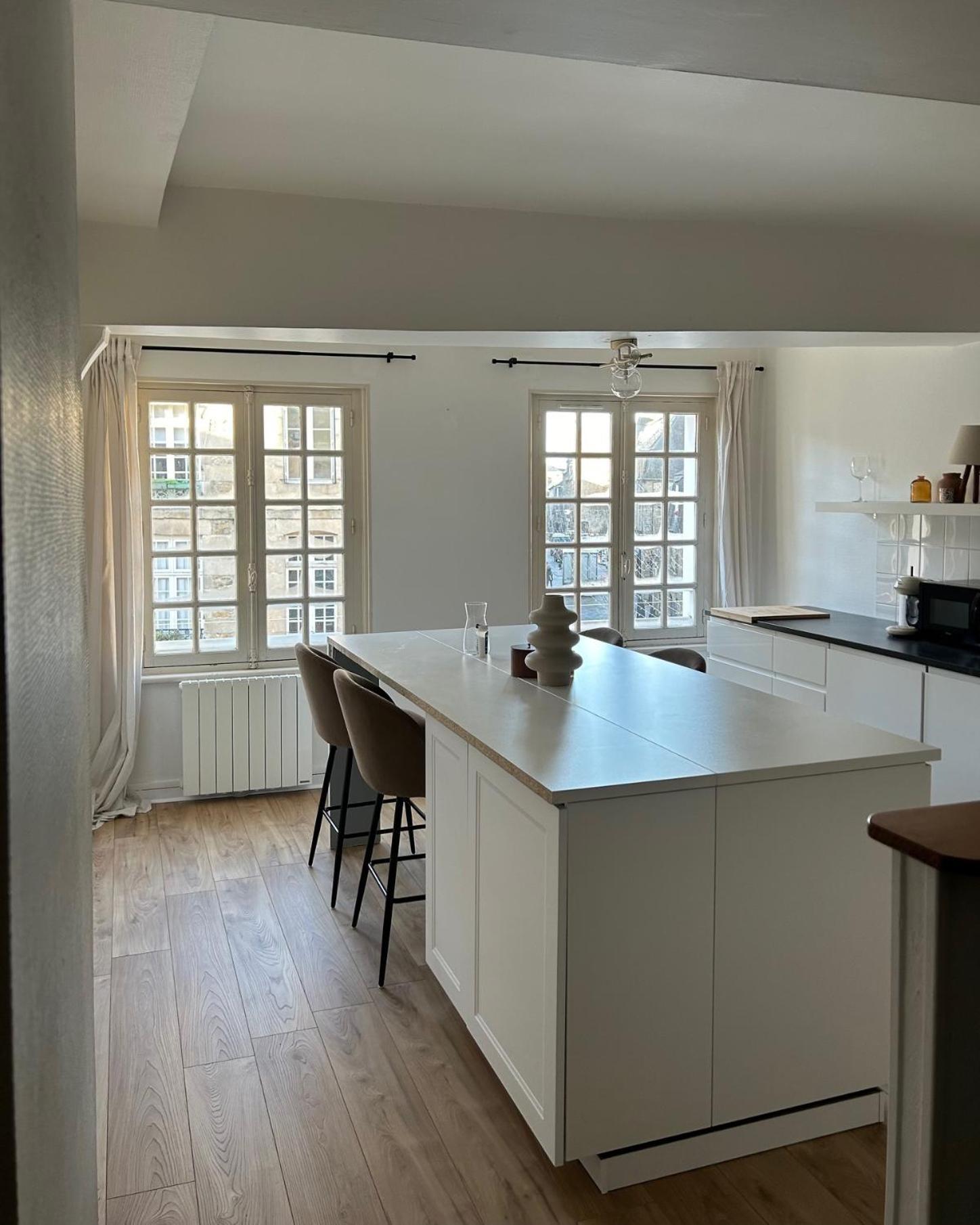 Spacieux Appartement Au Coeur Du Centre Historique De Dinan Bagian luar foto